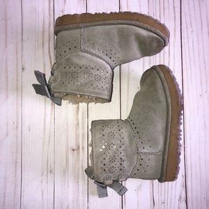 Genuine UGG| Dae Perforated Tie Back Boots